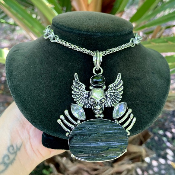 Black tourmaline gemstone ,onyx & cubic zirconia skull wings goth necklace - Picture 8 of 14